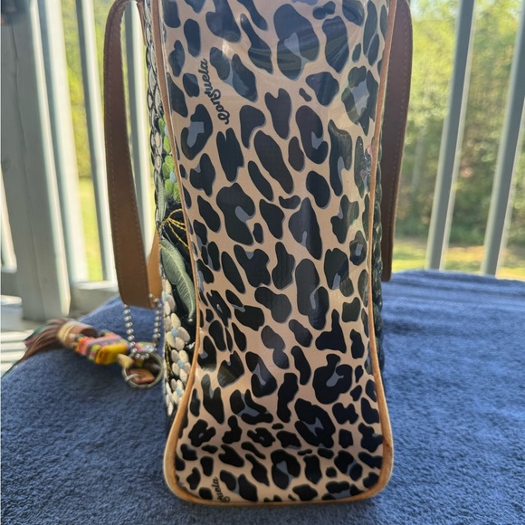 Consuela Playa Ezzy Tote with Consuela bag Charm included. Really good condition - Picture 5 of 16